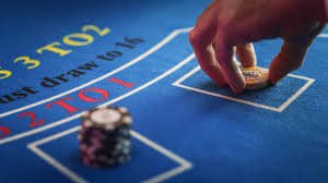 Tampilan permainan live casino dan slots yang mudah diakses menemani waktu santai pengguna